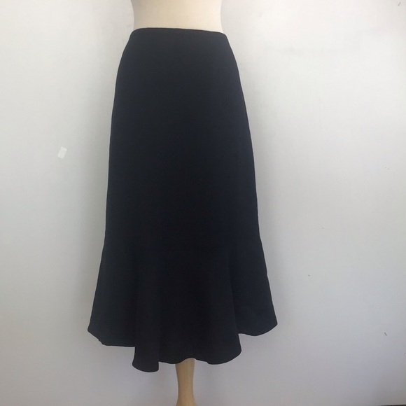 Emma James Dresses & Skirts - Linen blend black Emma James midi skirt with flared bottom. Size 16